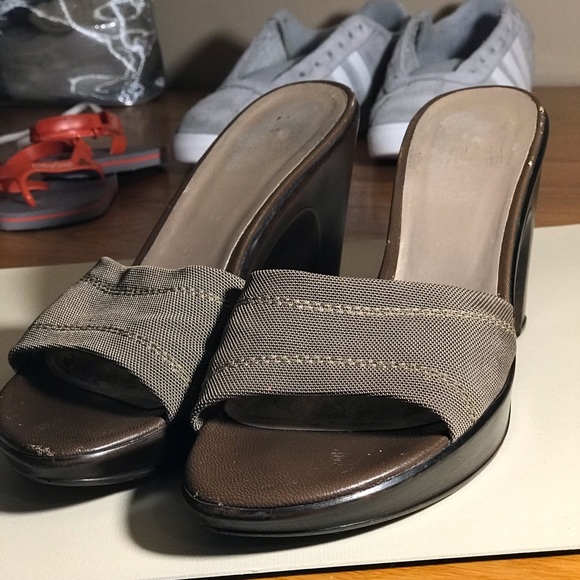 Sturat Weitzman heel shoe - Picture 12 of 12